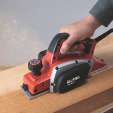 makita gyalugép 82mm 580w m1901