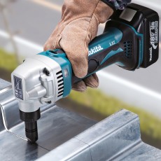 makita akkus folyamatos lyukasztó test djn161z akku nélkül