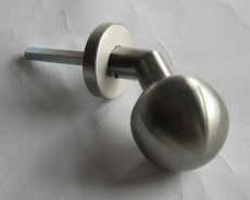 ajtó gomb eltolt kerek  rm lk6165 1120102