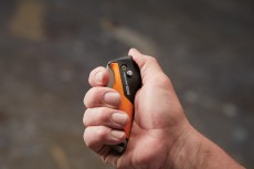 fiskars összecsukható pengekés carbonmax 170142