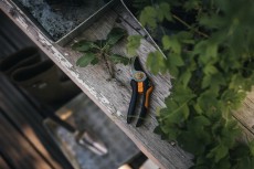 fiskars metszőolló mellévágó solid p321