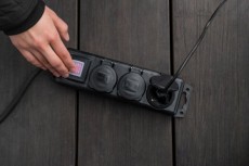 brennenstuhl hosszabbító   2,0m/3alj+kapcs 1159950013 fekete kültéri